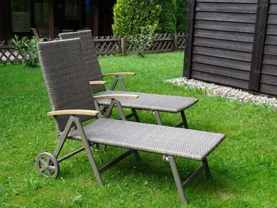 Ein Garten an der Unterkunft Hüttenflair am See mit Kamin