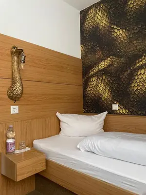 Ein Bett oder Betten in einem Zimmer der Unterkunft HARZ HOTEL und Gästehaus am Bornweg