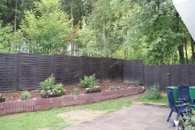 Ein Garten an der Unterkunft Ferienwohnung Eichhörnchen - [#54999]
