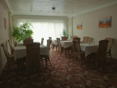 Ein Restaurant oder anderes Speiselokal in der Unterkunft Pension Volkert