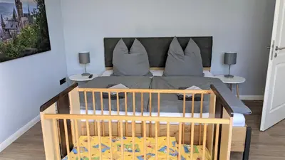 Ein Bett oder Betten in einem Zimmer der Unterkunft Goethes liebste Betten - stilvolle Ferienwohnungen im historischen Fachwerkhaus in Wernigerode - Parkplatz, Smart-TV, W-Lan