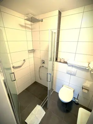 Ein Badezimmer in der Unterkunft Berghotel Glockenberg