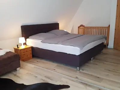 Ein Bett oder Betten in einem Zimmer der Unterkunft Ferienwohnung Villa am Golfplatz