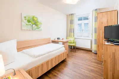 Ein Bett oder Betten in einem Zimmer der Unterkunft GDA Hotel Schwiecheldthaus