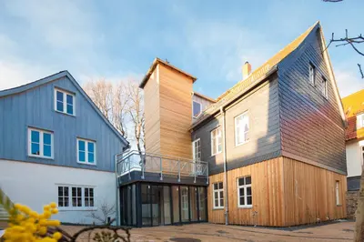 Das Gebäude in dem sich das Aparthotel befindet