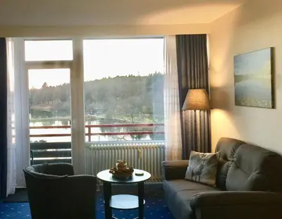 Ein Sitzbereich in der Unterkunft Seesicht Appartements am Kranichsee