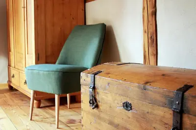 Ein Sitzbereich in der Unterkunft Ferienhaus -direkt--Kaisereinsde - traditionelles Lehmbauhaus Parken gratis