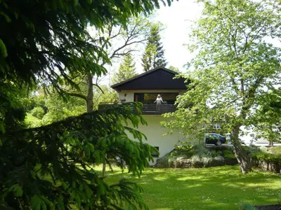 Ein Garten an der Unterkunft Kurpark Domizil