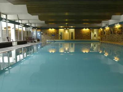 Der Swimmingpool an oder in der Nähe von Ferienwohnung Mogwitz mit Schwimmbad und Saunanutzung
