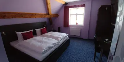 Ein Bett oder Betten in einem Zimmer der Unterkunft Hotel Alte Brennerei