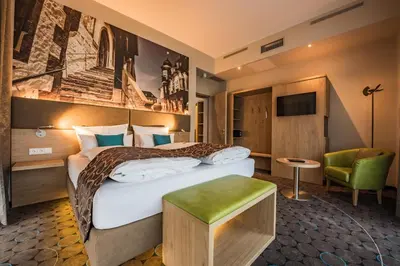 Ein Bett oder Betten in einem Zimmer der Unterkunft AKZENT Hotel Villa Saxer
