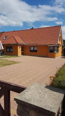 Das Gebäude in dem sich die Ferienwohnung befindet