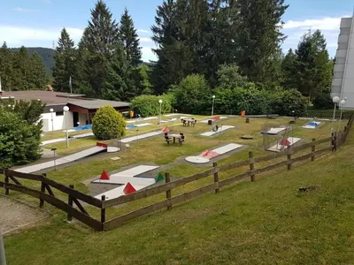 Ein Garten an der Unterkunft Modern & schöner Ausblick