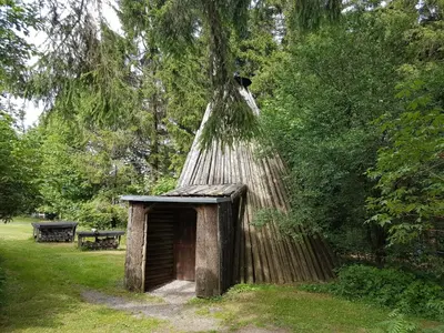Ein Garten an der Unterkunft Modern & schöner Ausblick