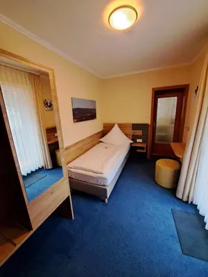 Ein Bett oder Betten in einem Zimmer der Unterkunft Hotel Ingeburg
