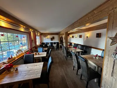 Ein Restaurant oder anderes Speiselokal in der Unterkunft Wald-Landhaus