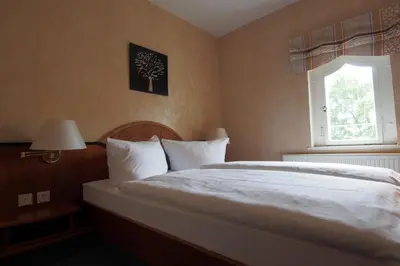 Ein Bett oder Betten in einem Zimmer der Unterkunft Hotel Schlossvilla Derenburg