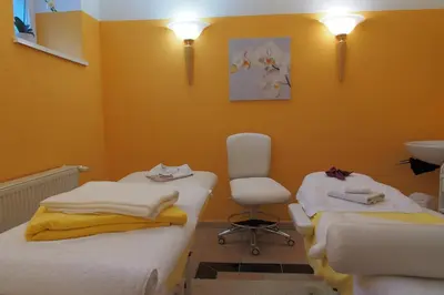 Ein Bett oder Betten in einem Zimmer der Unterkunft Hotel Schlossvilla Derenburg