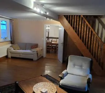 Ein Sitzbereich in der Unterkunft Altes Tagelöhnerhaus von 1510 mit Garten und Parkplatz