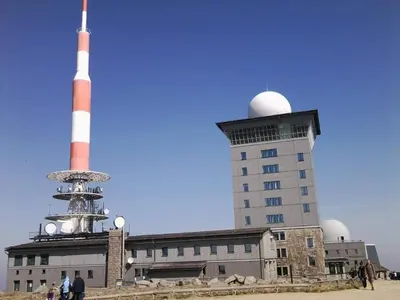 Das Gebäude in dem sich das Ferienhaus befindet