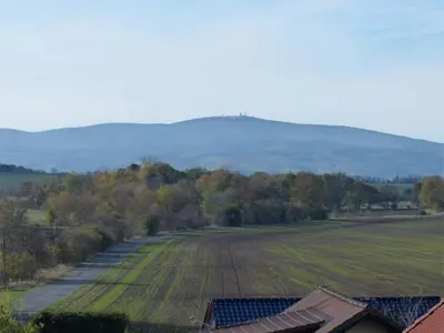 Ein allgemeiner Bergblick oder ein Berglick von der Ferienwohnung aus