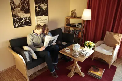 Ein Sitzbereich in der Unterkunft Plumbohms ECHT-HARZ-HOTEL