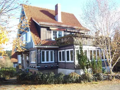 Das Gebäude in dem sich das Ferienhaus befindet