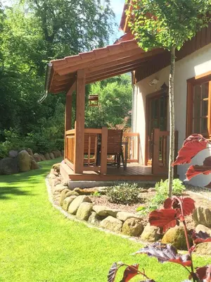 Ein Garten an der Unterkunft Chalets zum Ilsetal, Jagd-Chalet