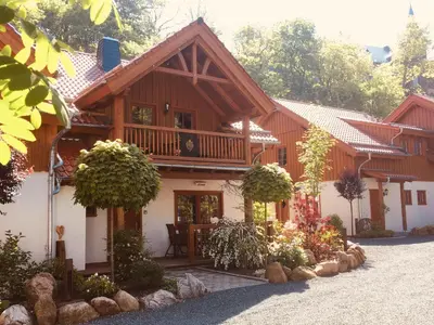 Das Gebäude in dem sich das Ferienhaus befindet