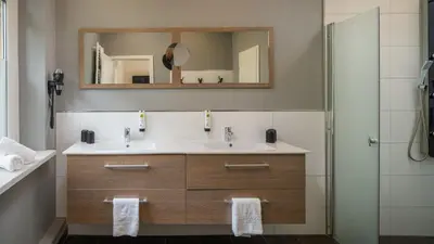 Ein Badezimmer in der Unterkunft BODETALER BASECAMP LODGE - Naturerlebnis Lodge