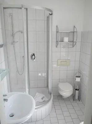 Ein Badezimmer in der Unterkunft Hotel Pension Am Kurzentrum