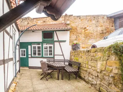 Das Gebäude in dem sich das Ferienhaus befindet
