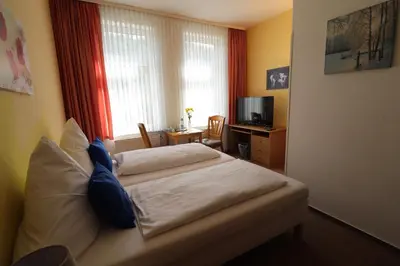 Ein Bett oder Betten in einem Zimmer der Unterkunft Hotel Weißes Roß