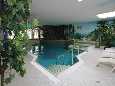 Der Swimmingpool an oder in der Nähe von Ferienhaus , Tanne