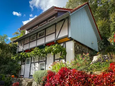 Das Gebäude in dem sich das Ferienhaus befindet