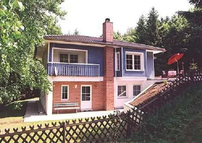 Das Gebäude in dem sich die Ferienwohnung befindet