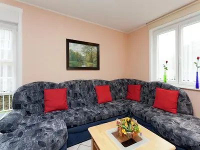 Ein Sitzbereich in der Unterkunft Ferienhaus mit Wellnessbereich in Elend