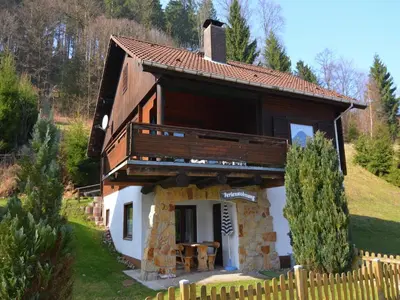 Das Gebäude in dem sich das Ferienhaus befindet