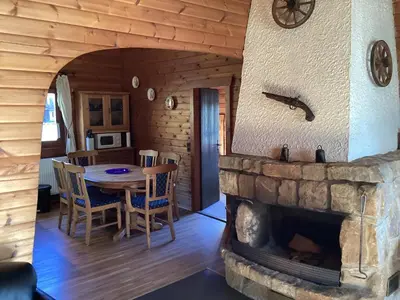 Ein Sitzbereich in der Unterkunft Ferienwohnung in Kamschlacken