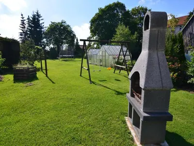 Ein Kinderspielbereich in der Unterkunft Ferienwohnung in den Hüttenroder Bergen