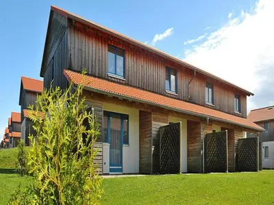 Das Gebäude in dem sich das Ferienhaus befindet