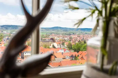 Ein allgemeiner Bergblick oder ein Berglick von des Gasthauses aus