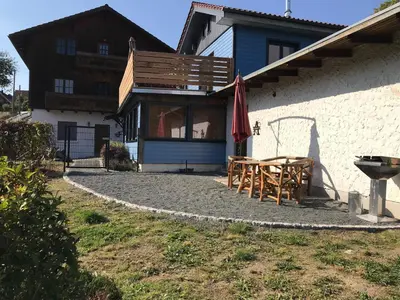 Das Gebäude in dem sich das Ferienhaus befindet