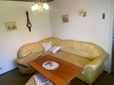 Ein Sitzbereich in der Unterkunft Bungalow, Nähe Ilsenburg und Wernigerode