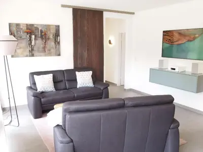 Ein Sitzbereich in der Unterkunft Ferienwohnung GrünWald