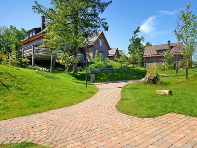 Ein Garten an der Unterkunft Semi-detached houses, turf house