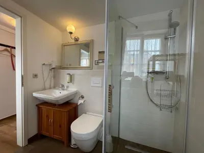 Ein Badezimmer in der Unterkunft Apartment mit Balkon No4