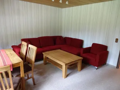 Ein Sitzbereich in der Unterkunft Ferienwohnung Kurparkblick