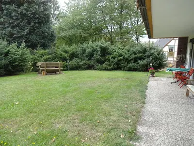 Ein Garten an der Unterkunft Ferienwohnung Kurparkblick