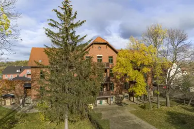 Das Gebäude in dem sich die Ferienwohnung befindet